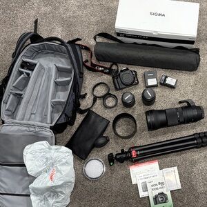Canon EOS 450D Rebel Black Camera Kit with Accessories